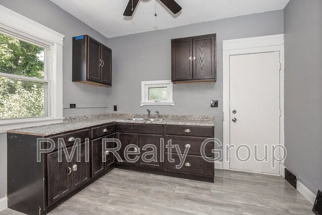 Building Photo - 12203 Castlewood Ave