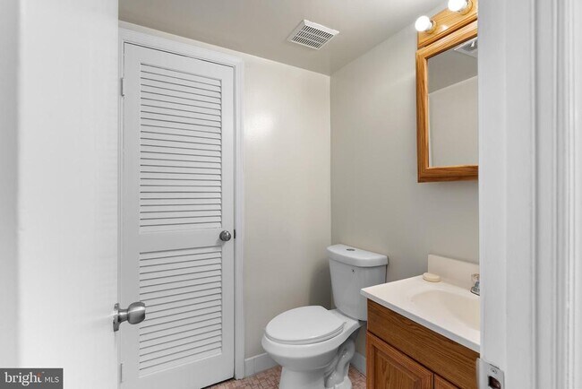 Building Photo - 623 Bywater Rd