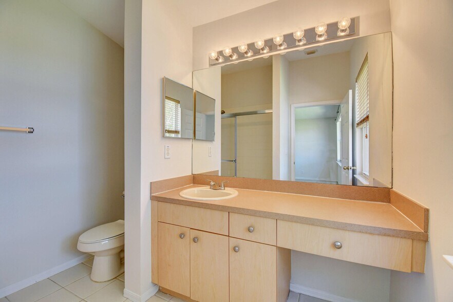 Building Photo - 6414 Park Lake Cir