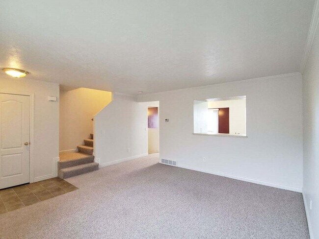 Building Photo - 2-3 Bd 2.5 Bath Townhome in Draper