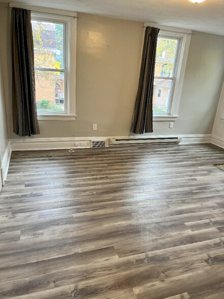 Building Photo - 1403 5th Ave