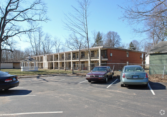 Primary Photo - Woodside Apartments