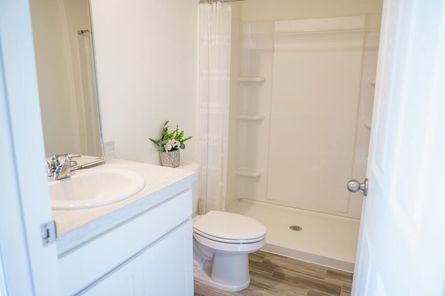 Building Photo - 1229 SW San Antonio Ave