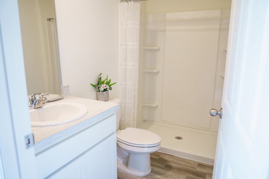 Building Photo - 1229 SW San Antonio Ave