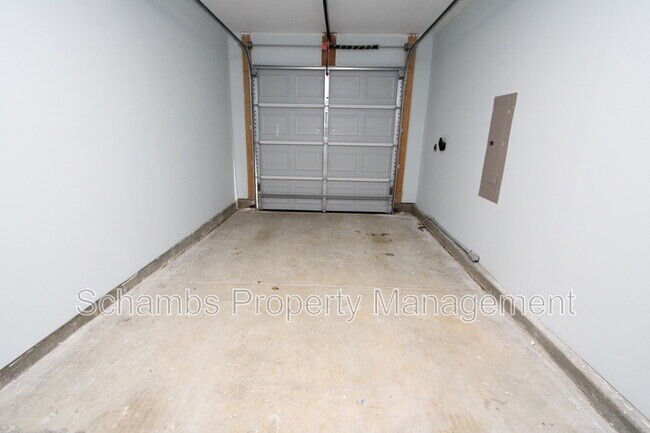 Building Photo - 1043 Myers Point Dr