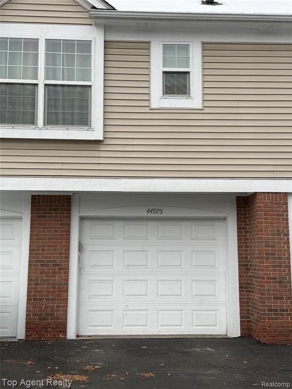 Building Photo - 44975 Marigold Dr