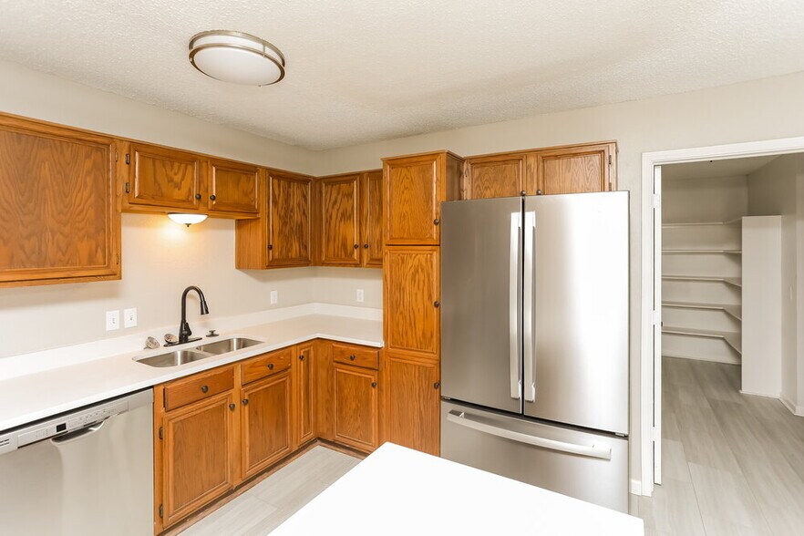 Building Photo - 528 Blue Haze Dr