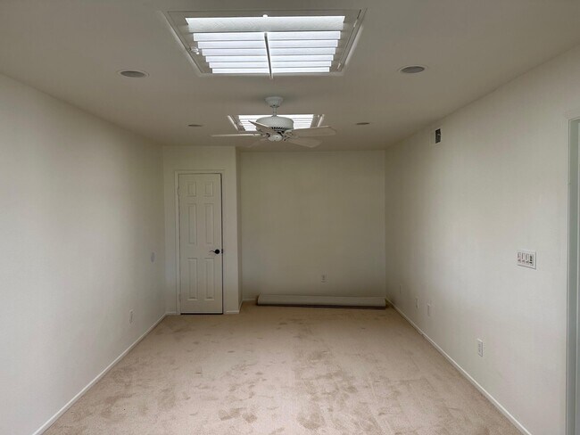 Building Photo - 97 Don Quixote Dr