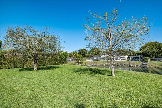 Building Photo - 11401 SW 72nd Pl