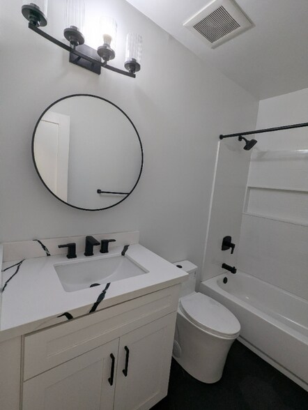 Building Photo - 11030 Moorpark St