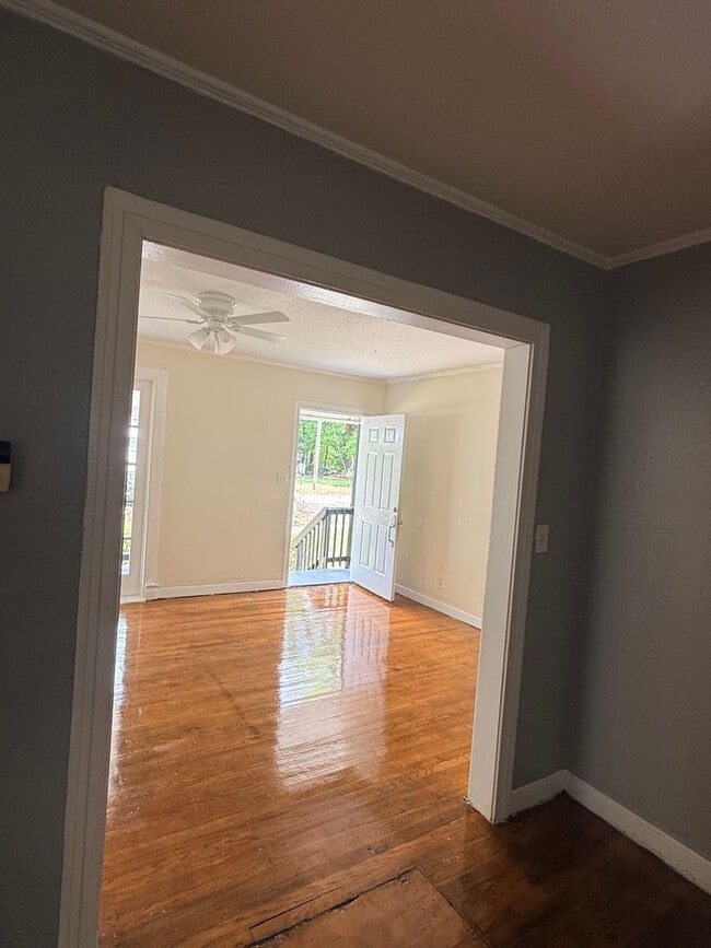 Building Photo - 2 Bedroom 1 Bathroom house In the Highland Historic District area