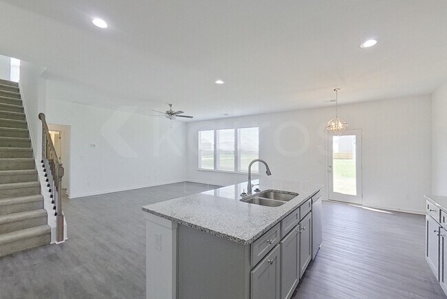 Building Photo - 101 Silver Maple Ln