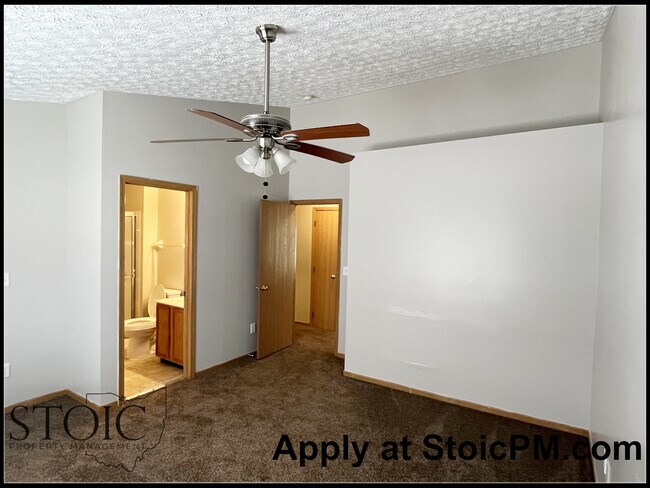 Building Photo - 3903 Claremorris St