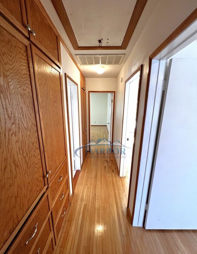Building Photo - Charming 3 Bedroom 2 Bathroom