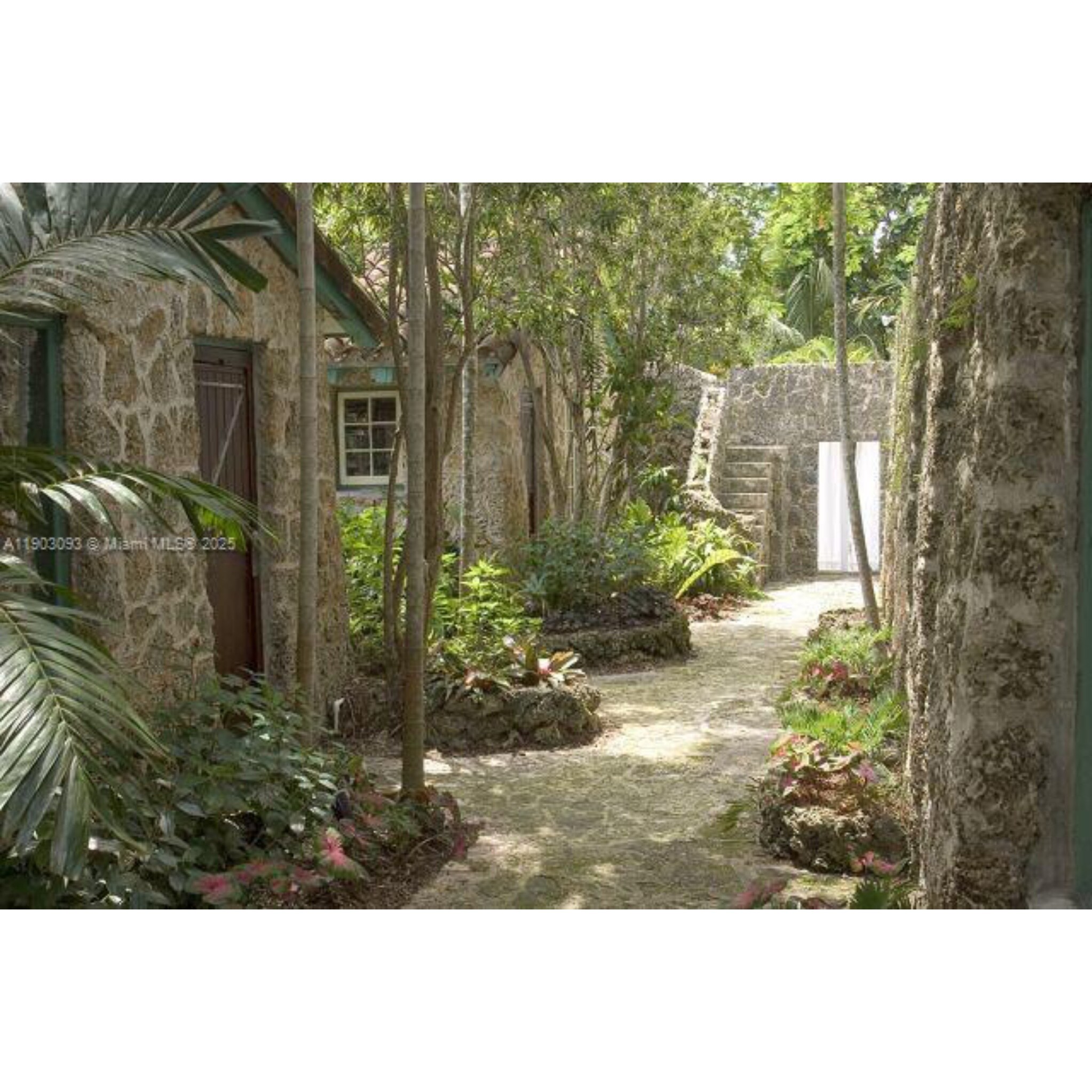 Building Photo - 1301 Milan Ave