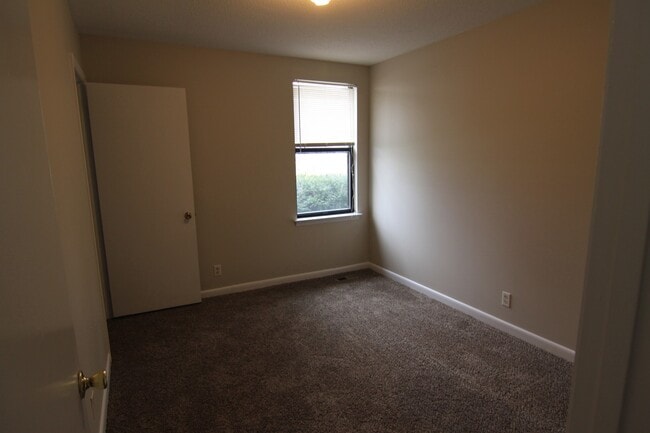 Building Photo - 3 Bedroom 2 Bath Home For Rent On Cunningh...