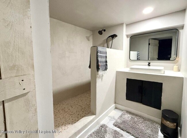 Building Photo - 13 Arnold Dr