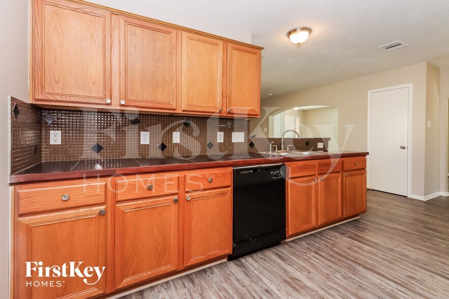 Building Photo - 20715 Sycamore Wood Dr