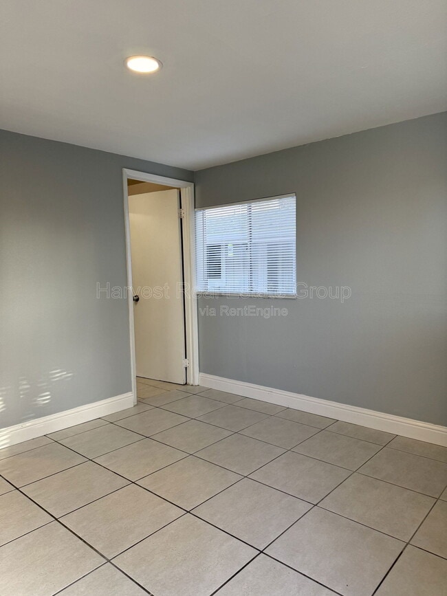 Building Photo - 2267 Huron Dr