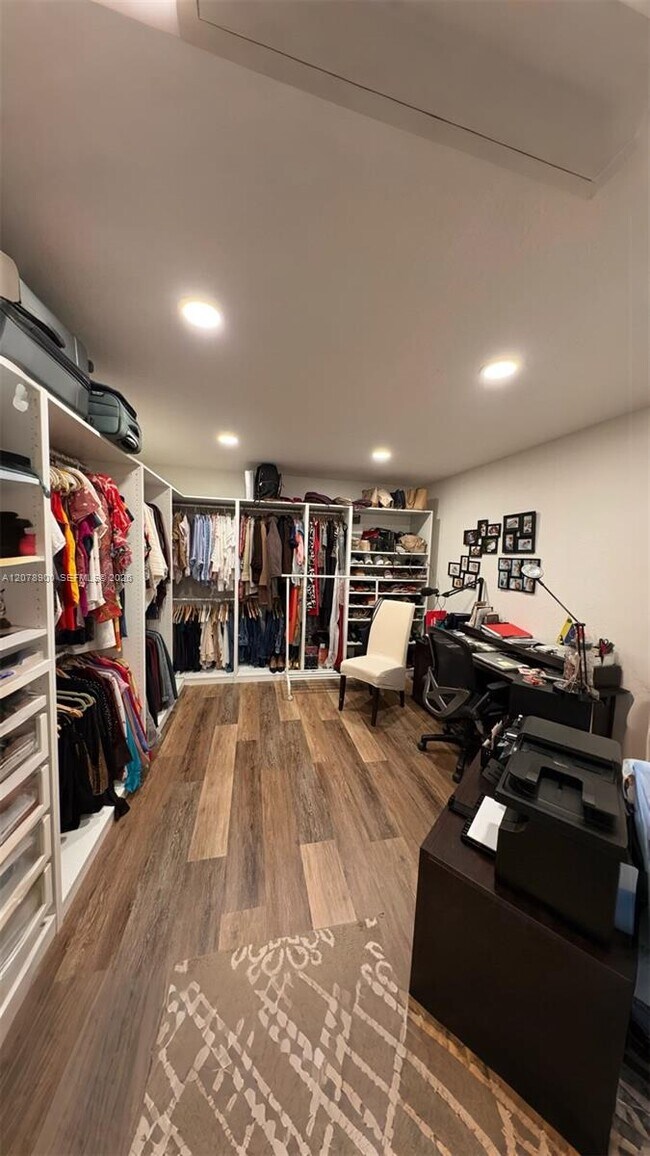 Building Photo - 6691 NW 107 Ct