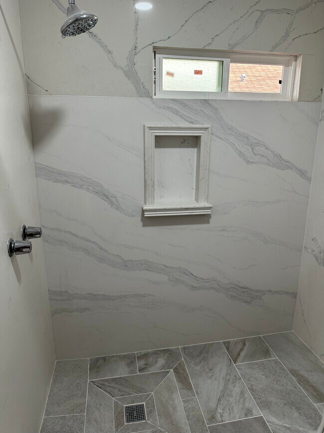 Building Photo - 2212 Gramercy Ave