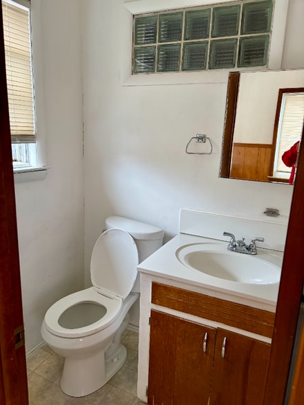 Building Photo - 5813 Edwards Ave