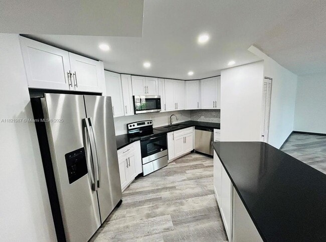 Primary Photo - 800 Parkview Dr