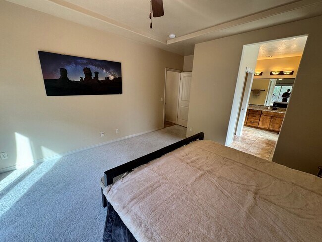 Building Photo - Short Term Fully Furnished Rental! Available May 1st - October 31st!