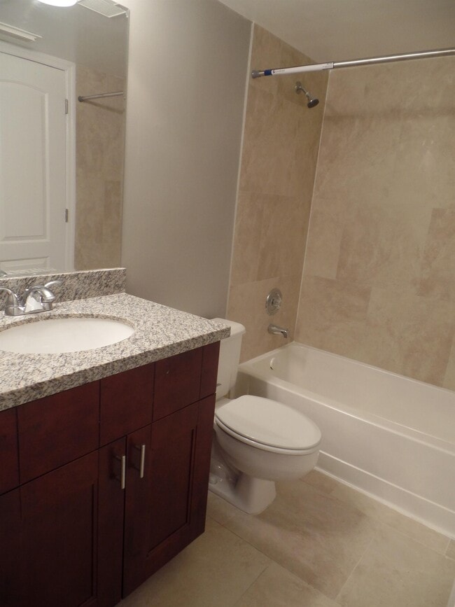 Building Photo - 2890 N Oakland Forest Dr