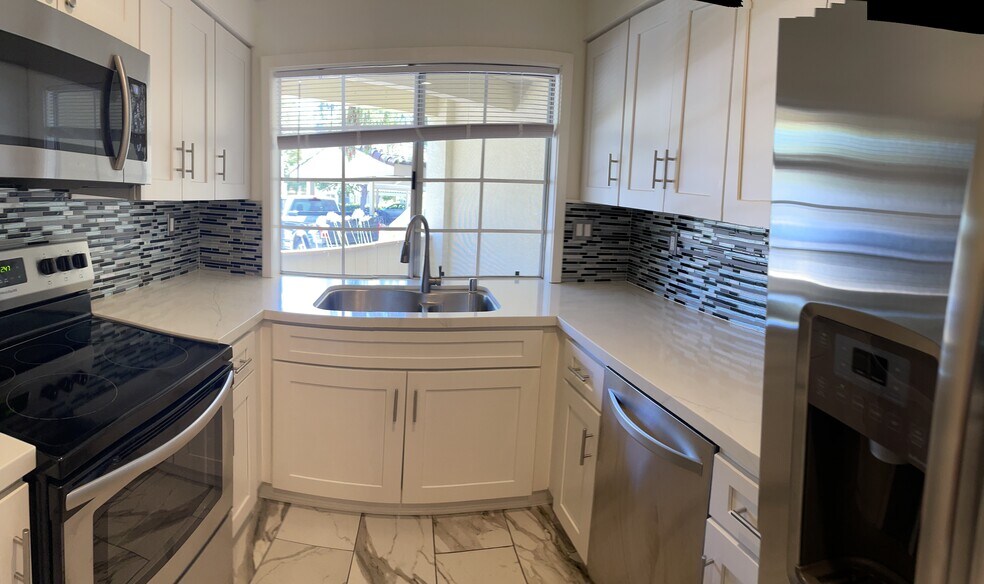 Building Photo - 653 Oak Run Trl