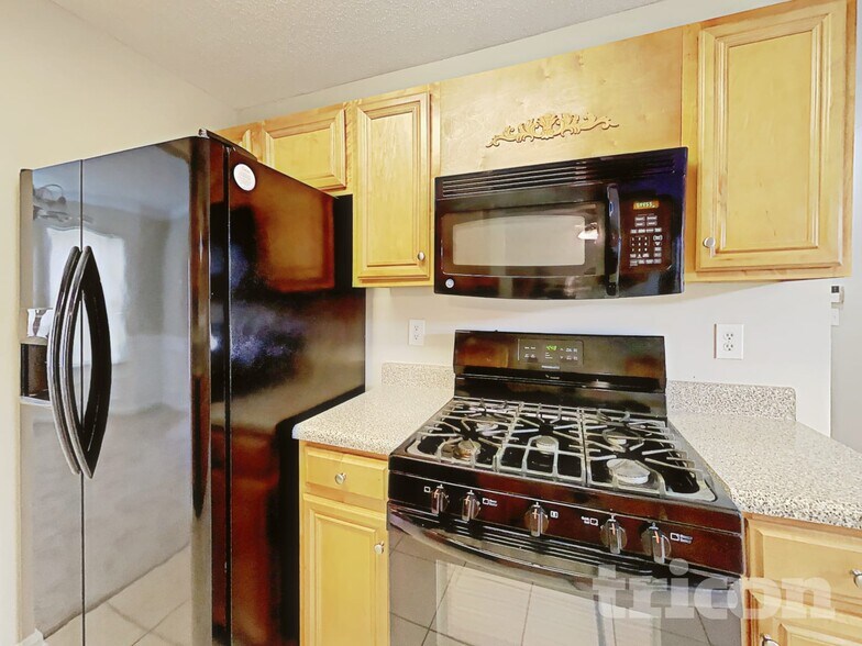 Building Photo - 5849 Black Top Way