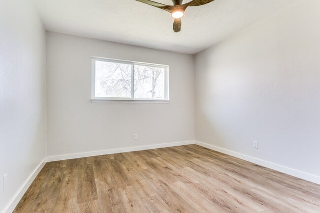 Building Photo - "Charming 3-Bedroom Home in Garland with 2 Full Baths and 1445 Sq Ft of Comfort!"