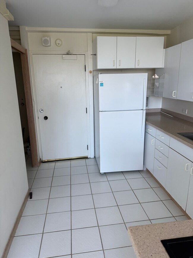 Building Photo - Studio unit for $1,900.00 a month at the Marco Polo