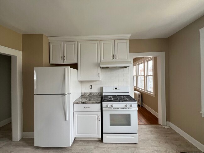 Building Photo - 389 Hawley Ave