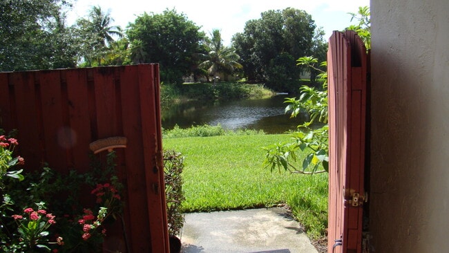 Building Photo - 3845 Victoria Dr