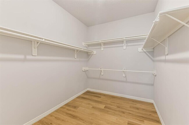 Building Photo - 2212 Highland Crossing Dr