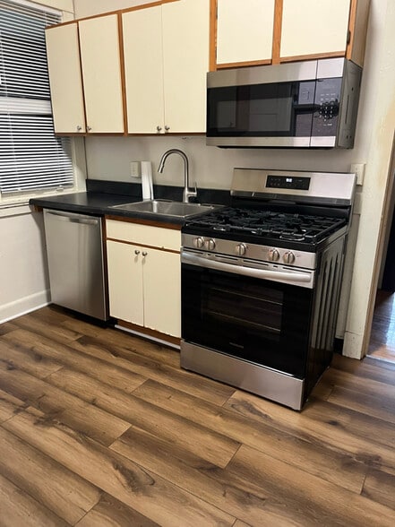 Building Photo - 149 E Gilman St