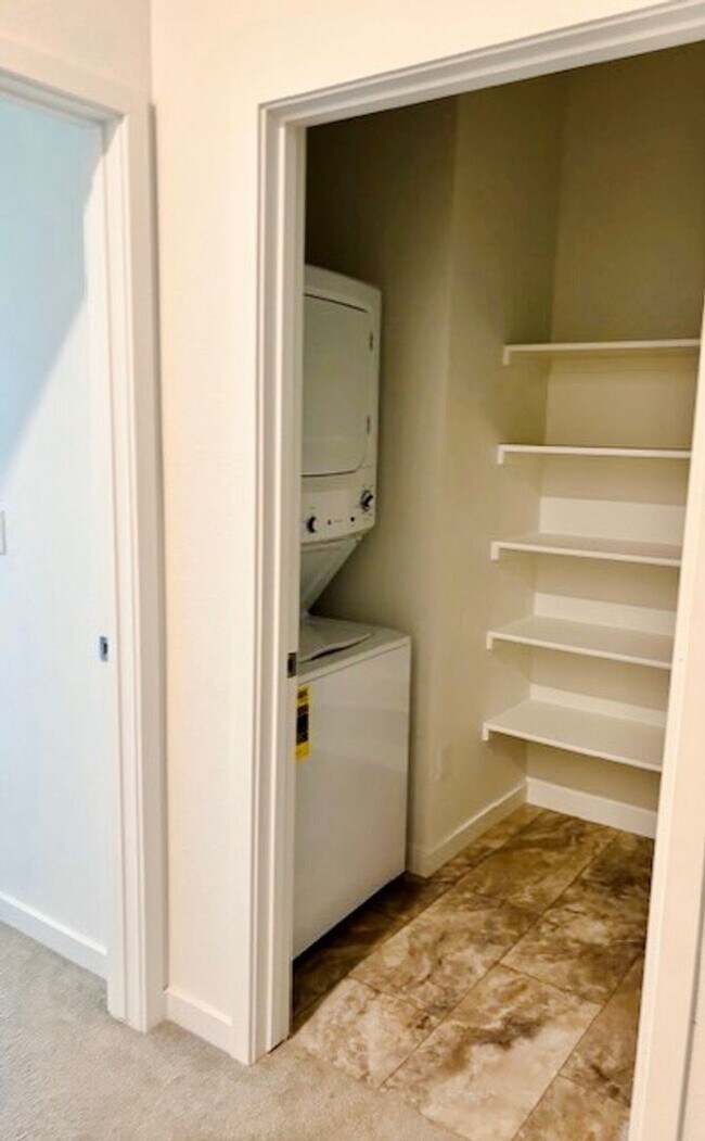 Building Photo - Efficient & Modern 2024-Built Townhome | 2 Bed | 2-Car Garage | Timnath