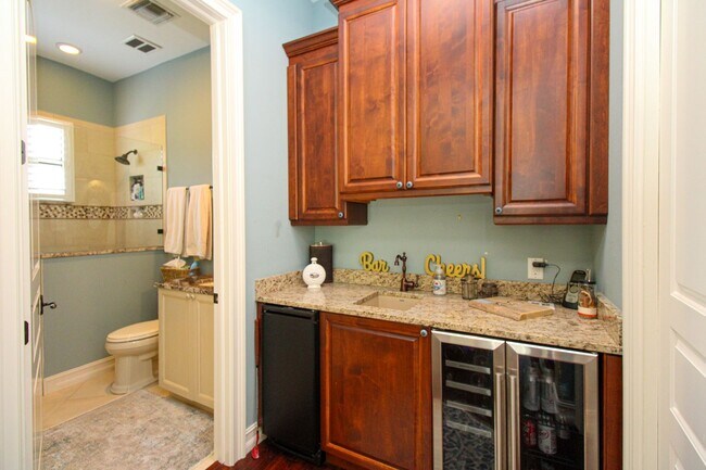 Building Photo - ** THE MOORINGS ** SINGLE FAMILY HOME 3 PL...