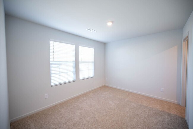 Building Photo - 321 Suhani Ln