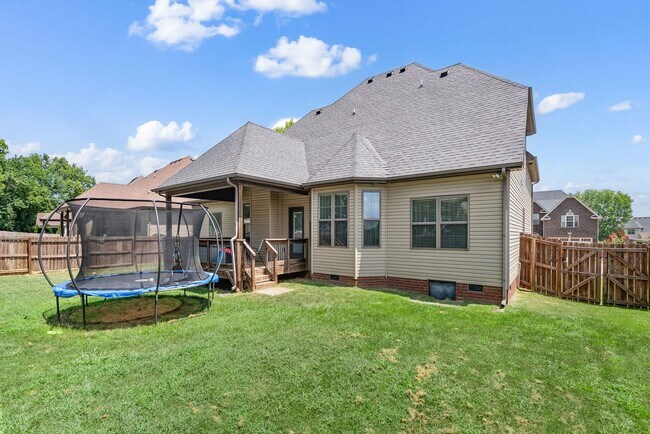 Building Photo - Pet Friendly Four Bedroom with Bonus!