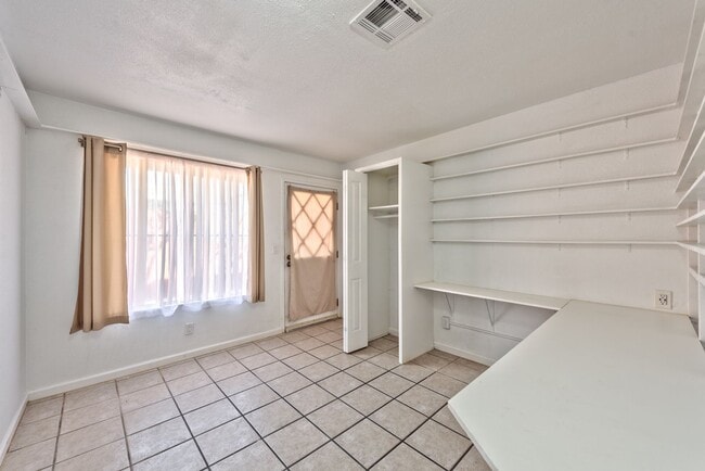 Building Photo - 3912 Torsby Pl