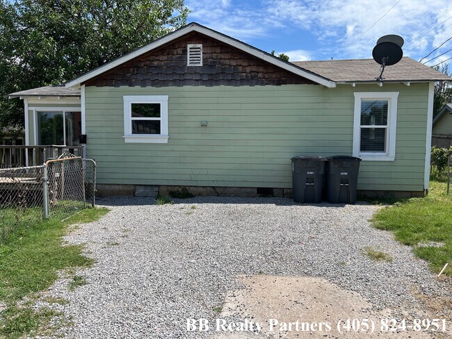 Building Photo - 1404 S Knoxville Ave