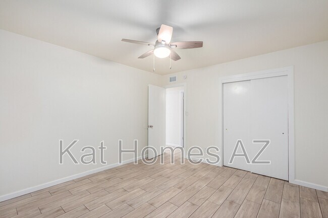 Building Photo - 5107 N 28th Dr