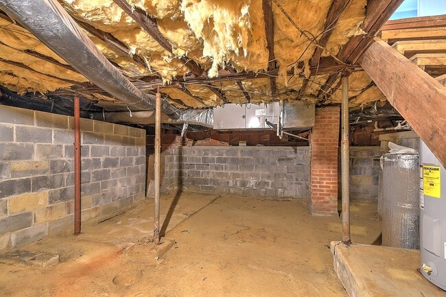 Building Photo - 1408 W College St