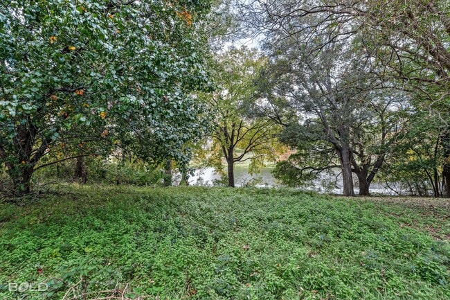 Building Photo - 2940 W Cavett Dr