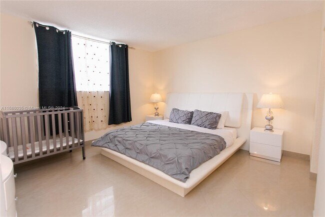 Building Photo - 4001 South Ocean Drive Apt #3L, Hollywood,...