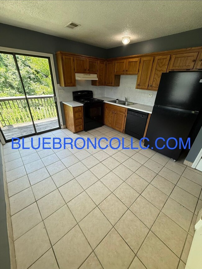 Building Photo - 206 Sky Vue Dr