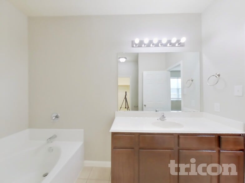 Building Photo - 417 Sapphire Ln