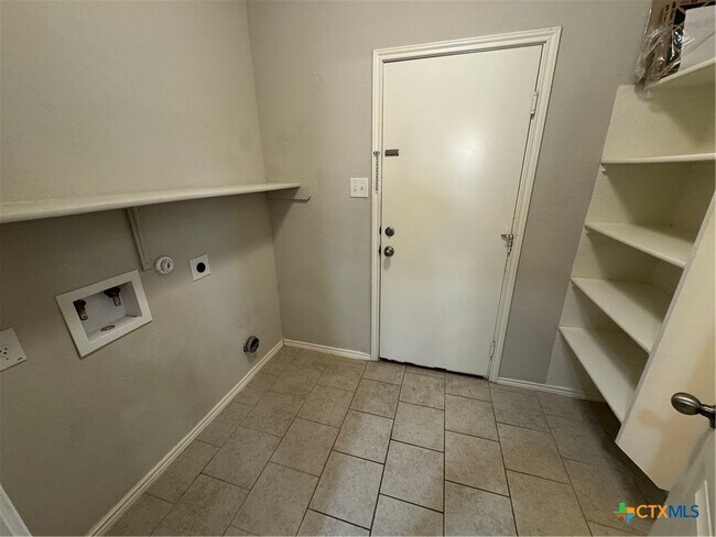 Building Photo - 125 Windfield Path